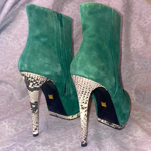 Pour La Victoire Green Suede Snakeskin Heel Platform Booties Size 9 EUC - Picture 8 of 13